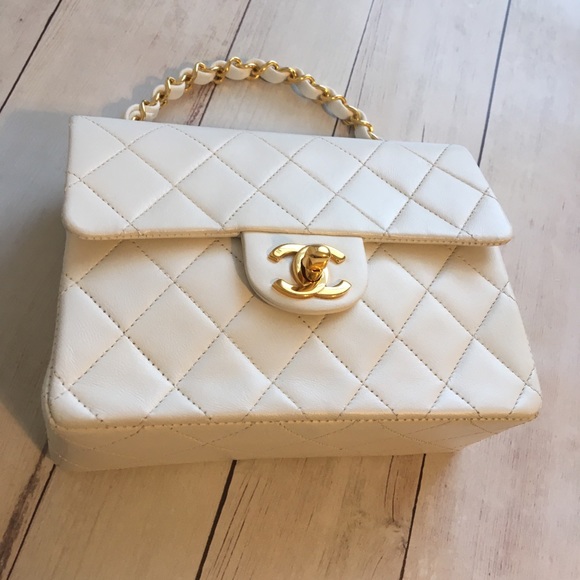 S O L D to a beautiful lady 🤩 Chanel White Mini - Picture 6 of 15